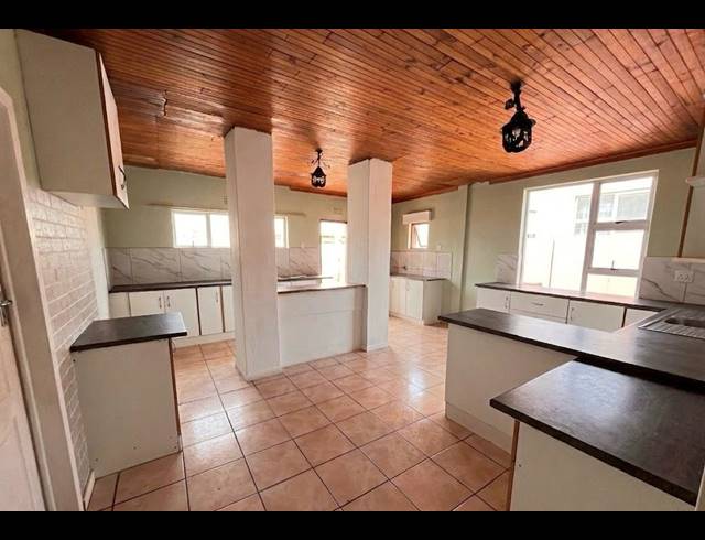5 BEDROOM FREESTANDING FOR SALE IN QUIGNEY